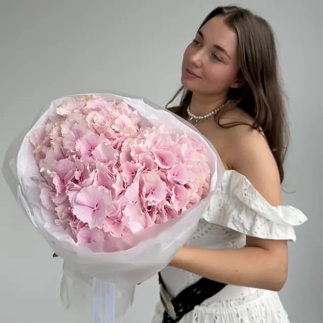 Открыть фото крупно Букет из 3 голландских гортензий (премиум) "VERENA PINK"