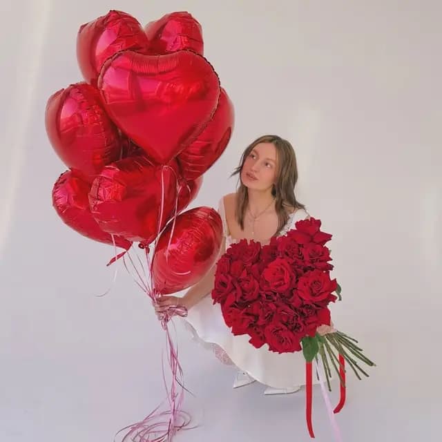 Набор из 25 роз в виде сердца и 9 фольгированных сердец "LOVE SET!"