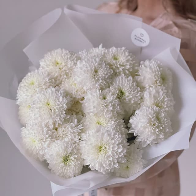 Букет из 19 белых хризантем "SOFT WHITE"