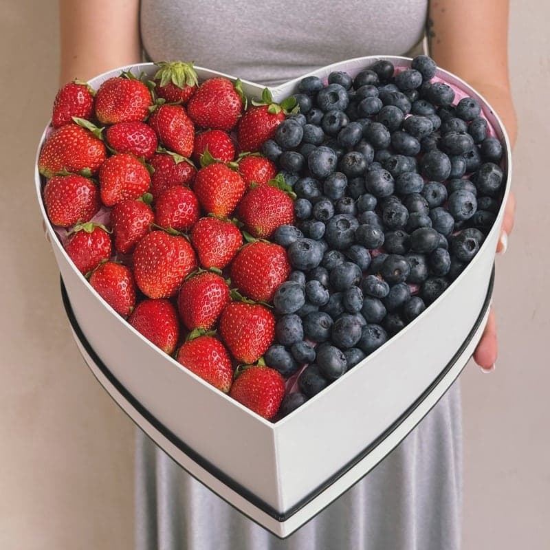 Сердце с клубникой и голубикой "BERRY ROMANCE" — Фото 4