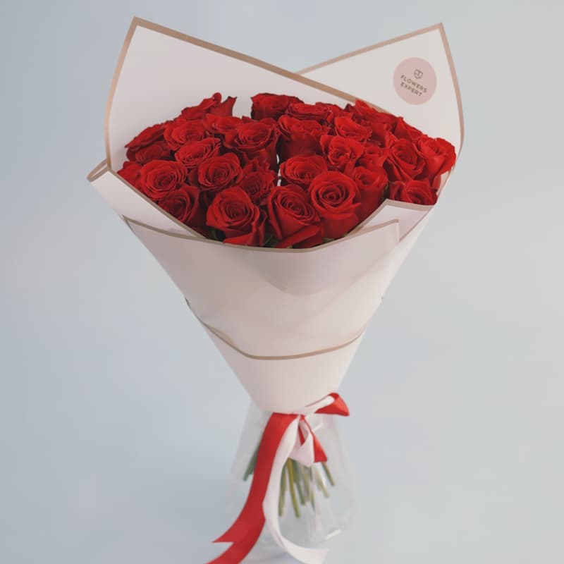 Открыть фото крупно Букет из 25 красных роз "RED 20"