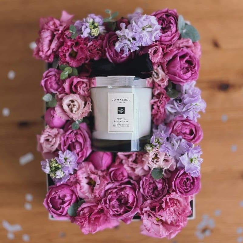 Коробочка с цветами и свечой JO MALONE "PURPLE AURA" — Фото 3
