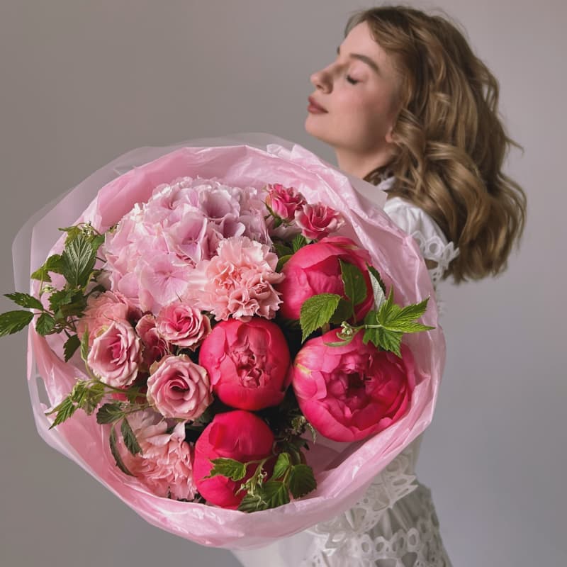 Открыть фото крупно Букет с пионами и гортензией "CORAL PINK" — Фото 5