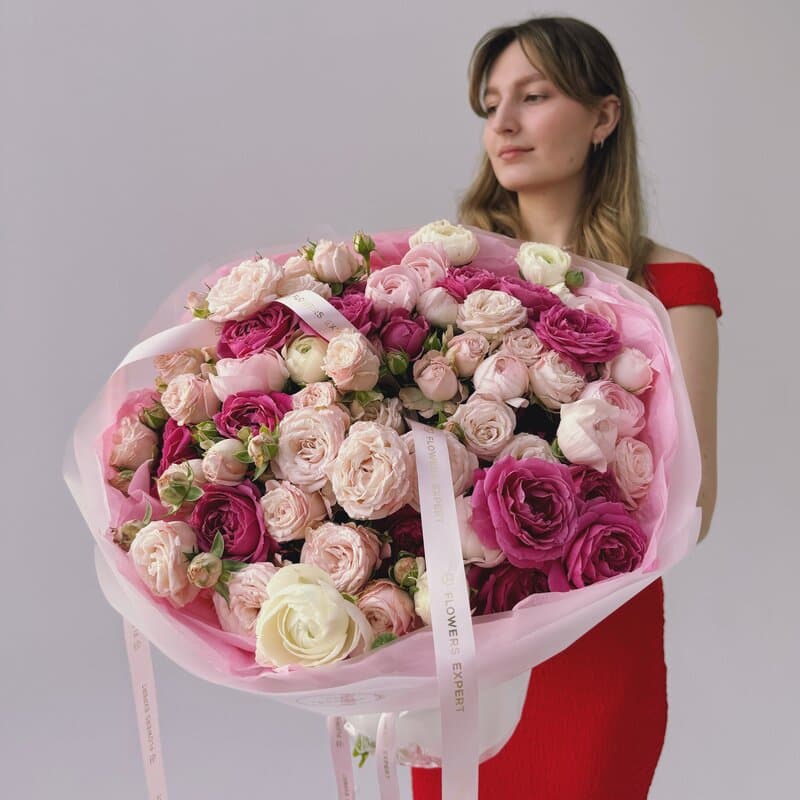 Открыть фото крупно Букет из пионовидных кустовых роз и ранункулюсов "PINK DREAM" — Фото 4