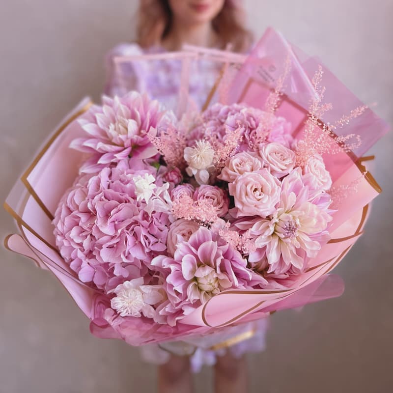 Букет с георгинами "PINK DAHLIA"