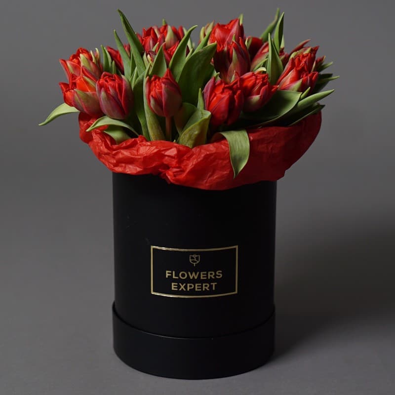 Шляпная коробка с 25 тюльпанами "MY RED"