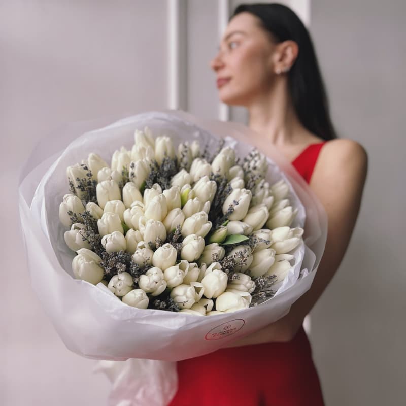 Открыть фото крупно Букет из 71 тюльпана с лавандой "WHITE LAVENDER" — Фото 5