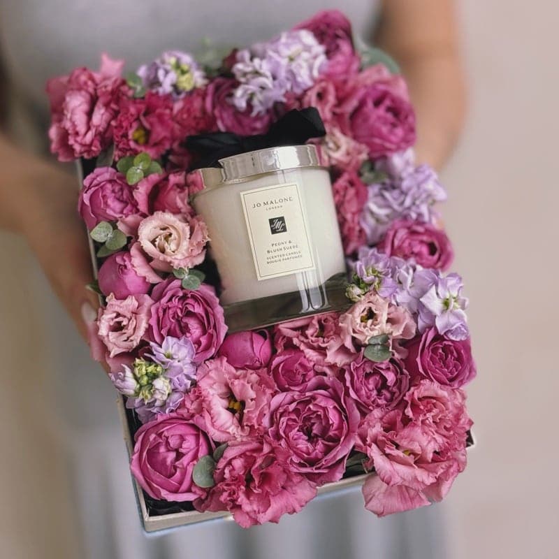 Коробочка с цветами и свечой JO MALONE "PURPLE AURA" — Фото 2