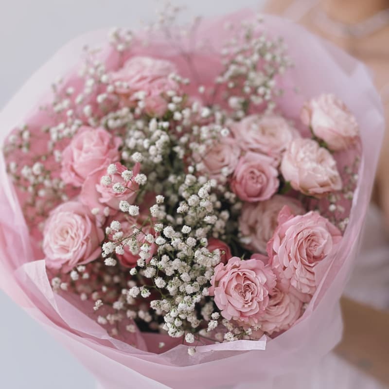 Букет из 5 кустовых пионовидных роз с гипсофилой "SOFT PINK" — Фото 3