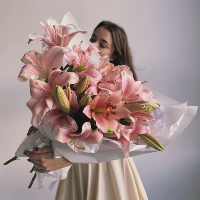 Букет из 9 азиатских лилий "BRINDISI"