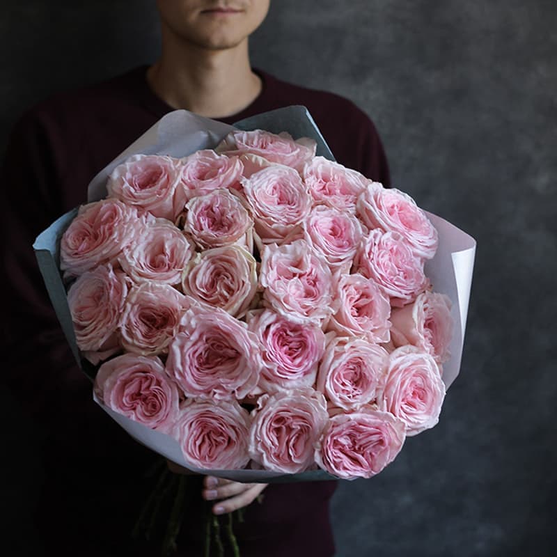 Открыть фото крупно Букет из 23 пионовидных роз "LOVELY OHARA"