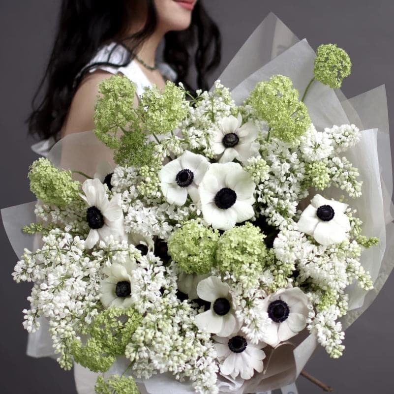 Букет с сиренью и анемонами "SPRING FOR YOU!"