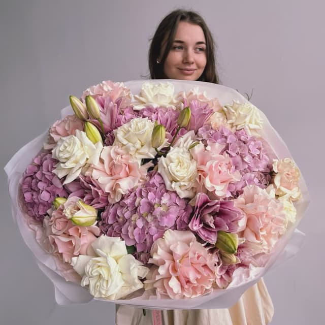 Большой букет с лилиями и гортензией "FLAWLESS"