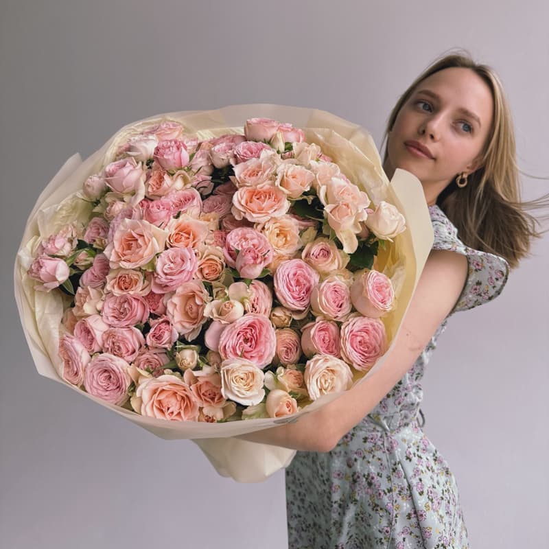 Букет из 29 кустовых роз "DEAR LOVE"