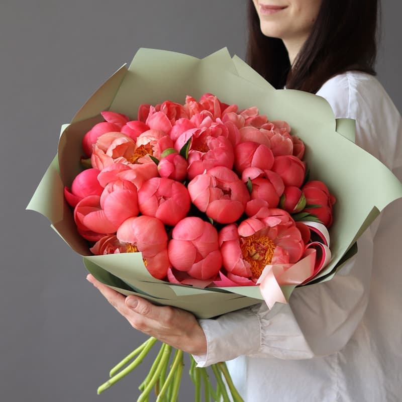 Букет из 25 пионов "CORAL AMOUR"