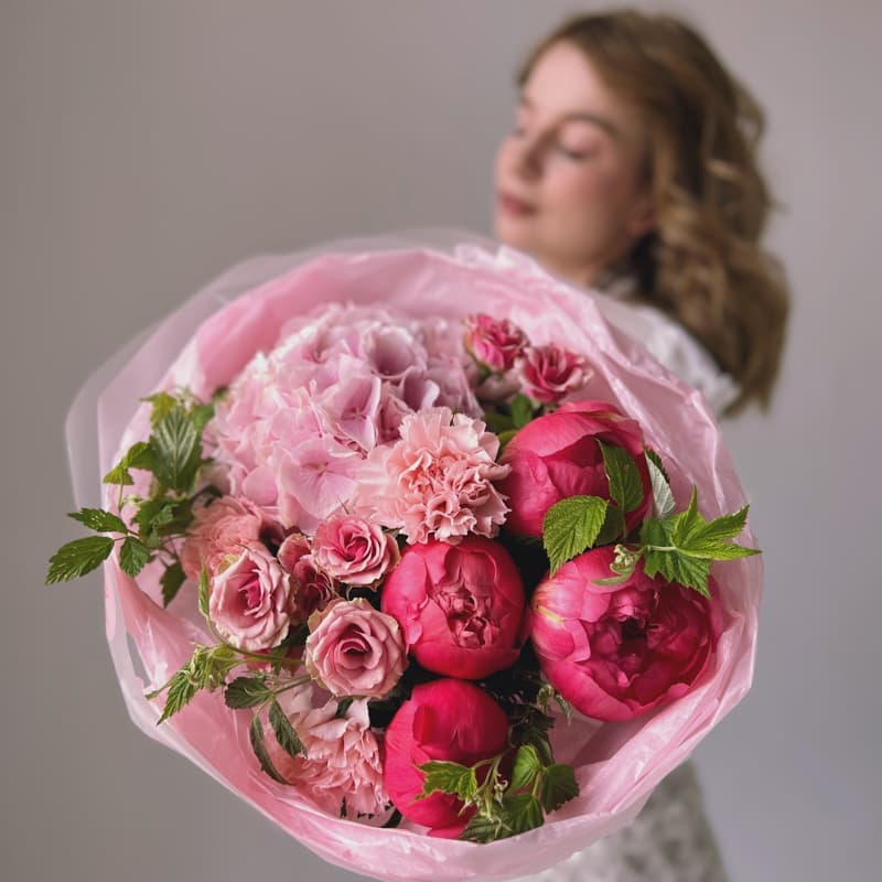 Открыть фото крупно Букет с пионами и гортензией "CORAL PINK" — Фото 3