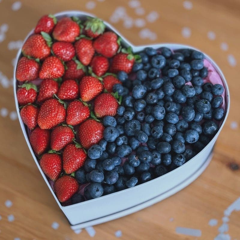 Сердце с клубникой и голубикой "BERRY ROMANCE" — Фото 5