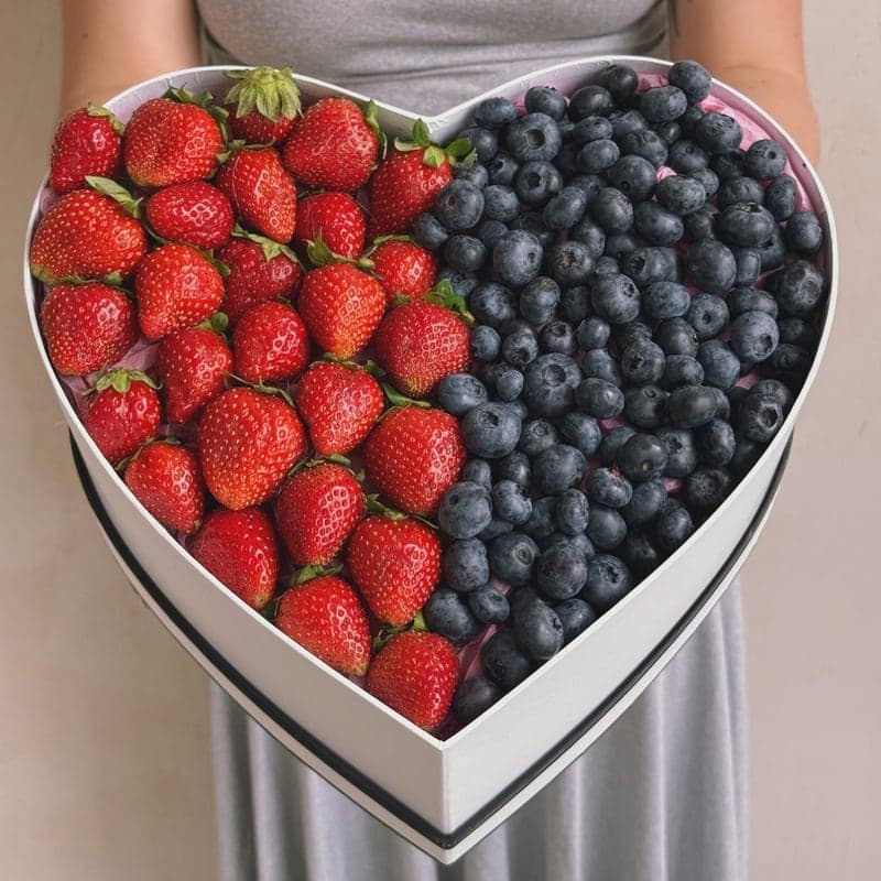 Сердце с клубникой и голубикой "BERRY ROMANCE" — Фото 3