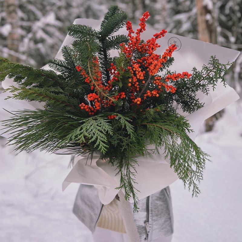 Новогодний хвойный букет с илексом "PINE" — Фото 3