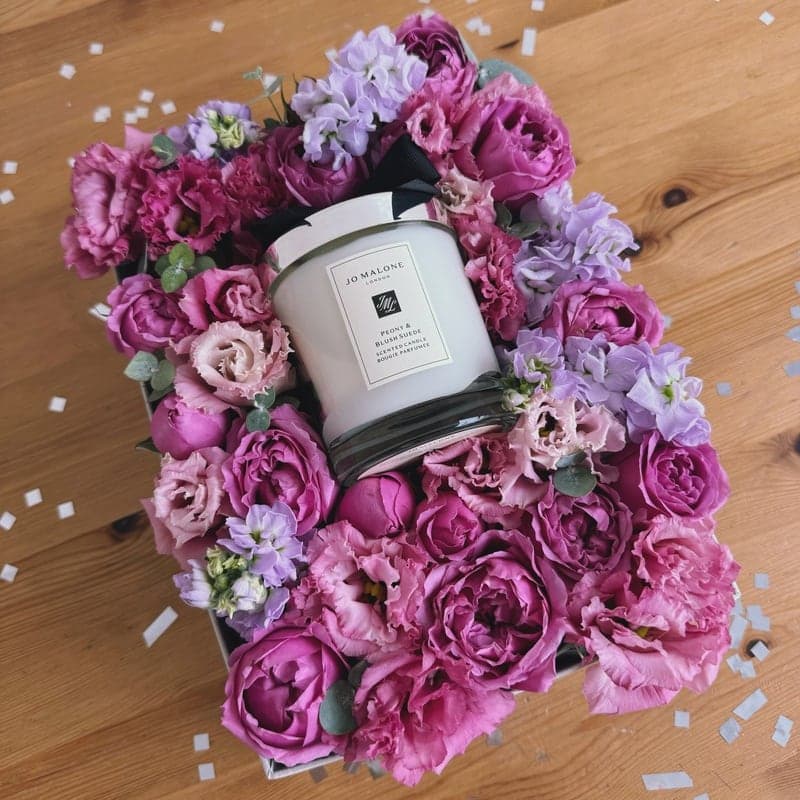 Коробочка с цветами и свечой JO MALONE "PURPLE AURA" — Фото 5