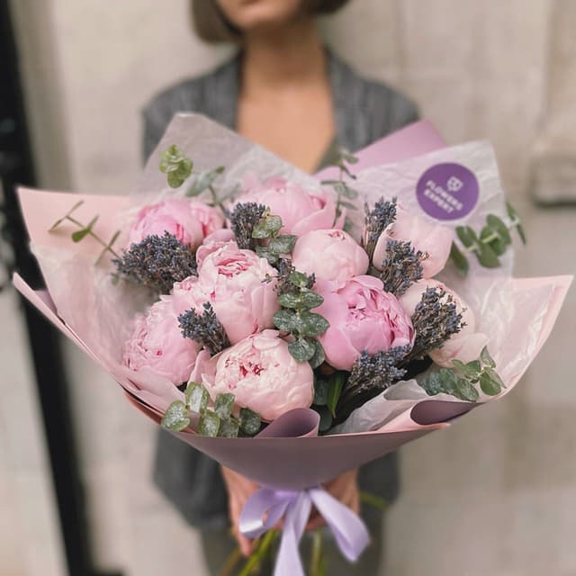 Букет из 9 пионов с лавандой "LAVENDER SARAH"