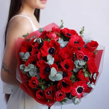 Букет из 35 анемонов с эвкалиптом "FOR YOU MY LOVE"
