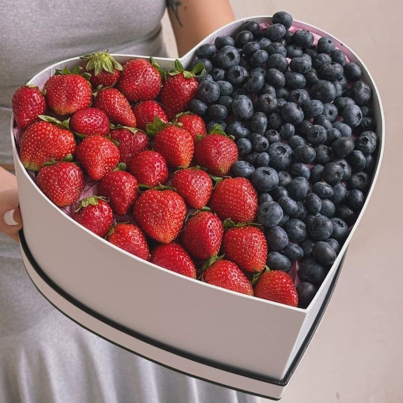 Сердце с клубникой и голубикой "BERRY ROMANCE" — Фото 2