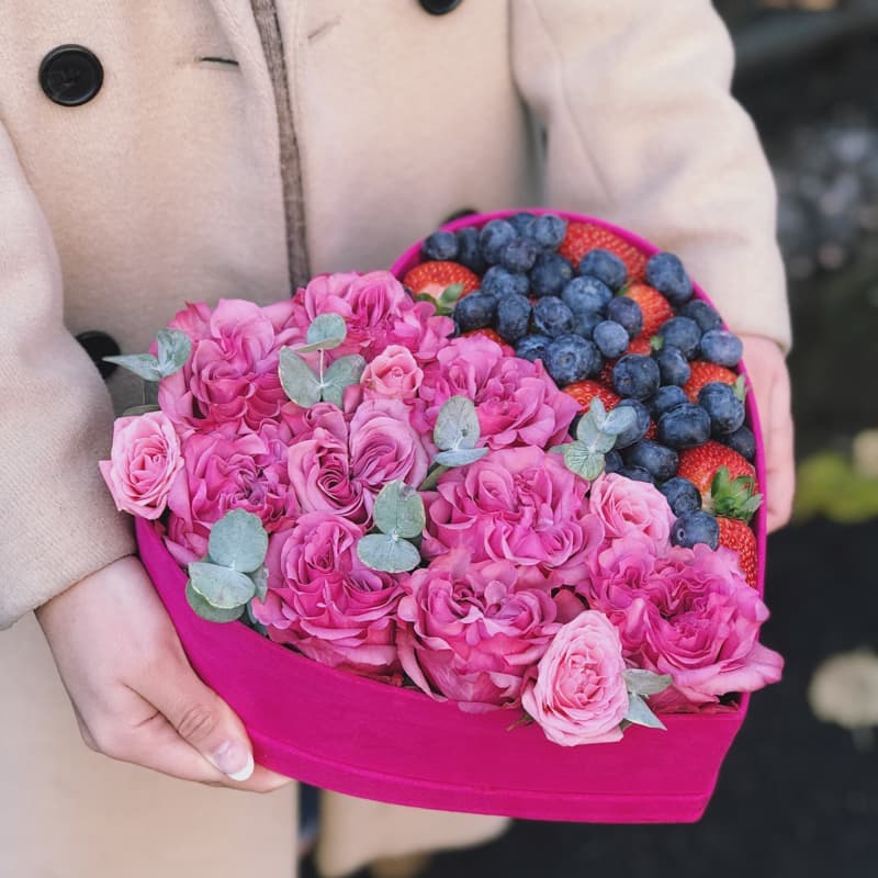 Сердце с пионовидными розами и ягодами "HEART 26" — Фото 2
