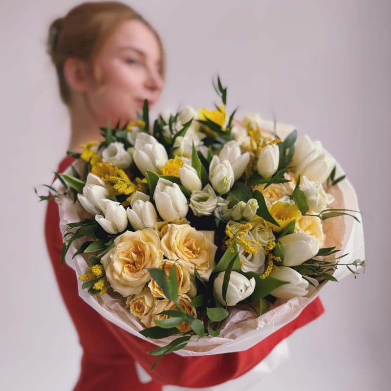 Открыть фото крупно Букет с тюльпанами и нарциссами "SPRING VIBE" — Фото 3