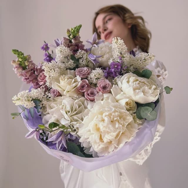 Букет с пионами "WHITE GARDEN"