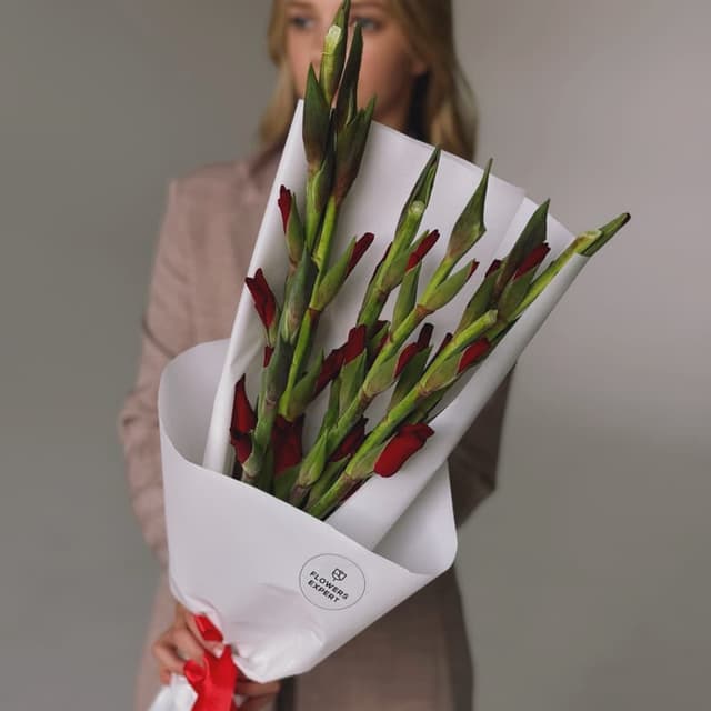 Букет из 7 гладиолусов "SEASON"