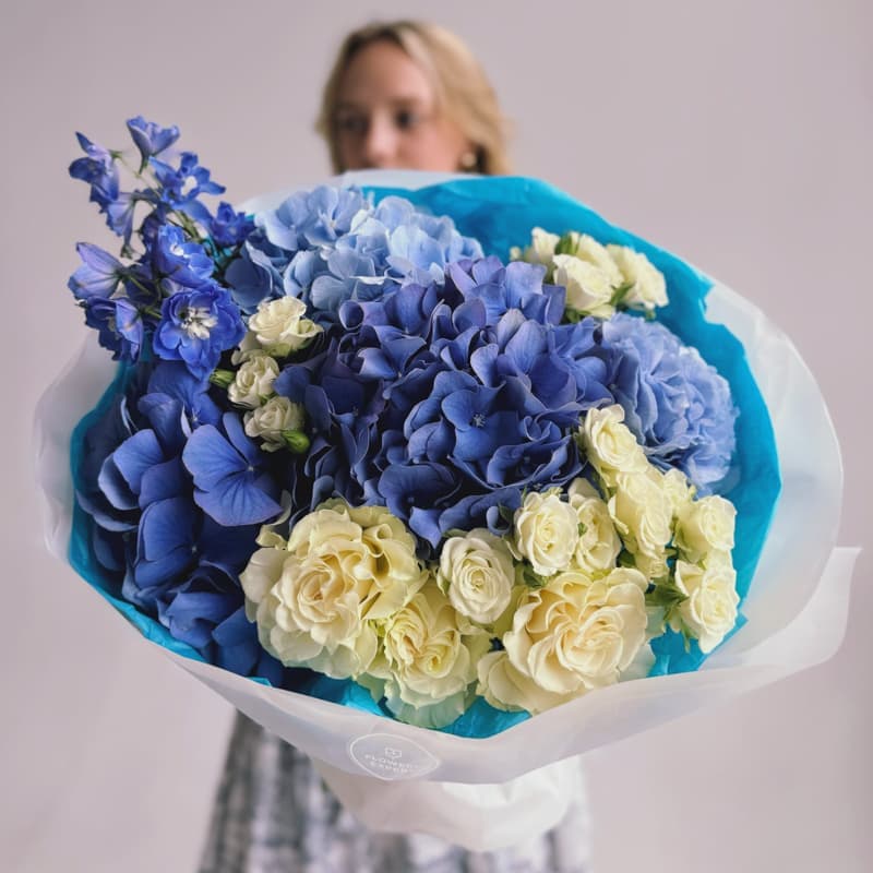 Открыть фото крупно Букет с гортензиями и дельфиниумом "AZUL" — Фото 5