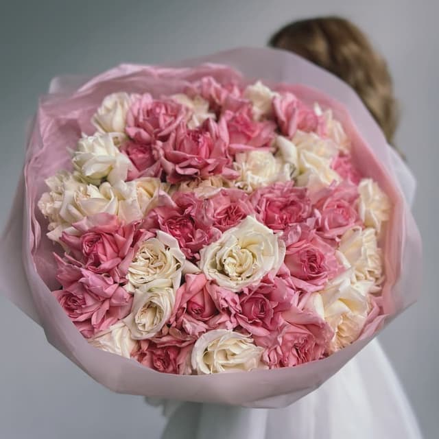 Букет из 51 пионовидной розы "PINK & WHITE OHARA"