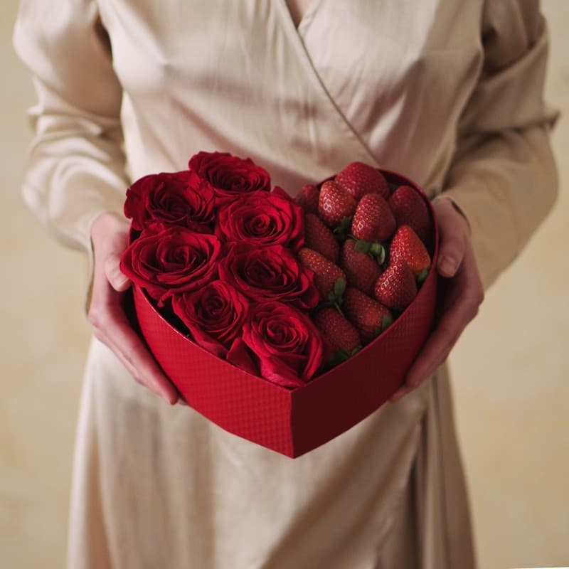 Сердце из 7 роз с клубникой "HEART 24" — Фото 4