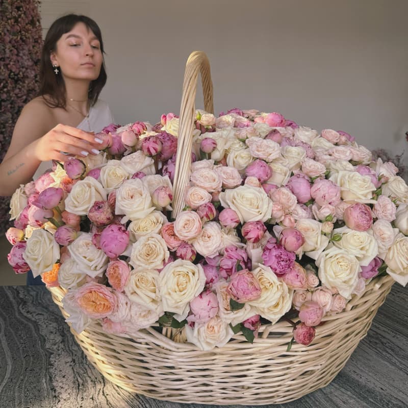 Огромная корзина из 501 пиона и роз "I NEED YOU" — Фото 4