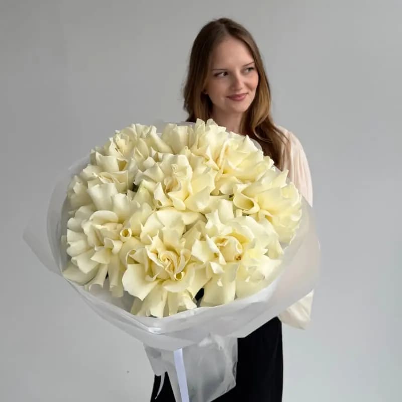 Открыть фото крупно Букет из 9 французских роз "WHITE MONDIAL"