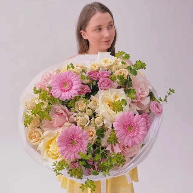 Букет с кустовыми розами, герберами и буплерумом "SPRING SUN"