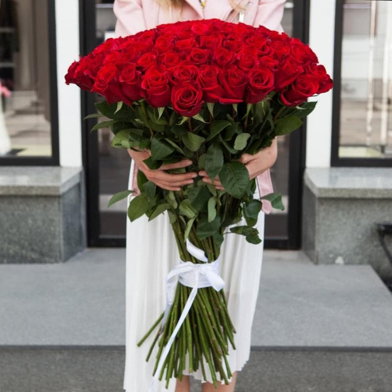 Открыть фото крупно Букет из 51 красной розы 70 см "ROSES 20"
