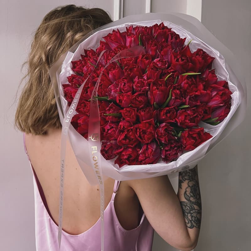 Открыть фото крупно Букет из 51 пионовидного тюльпана "RUBY" — Фото 7