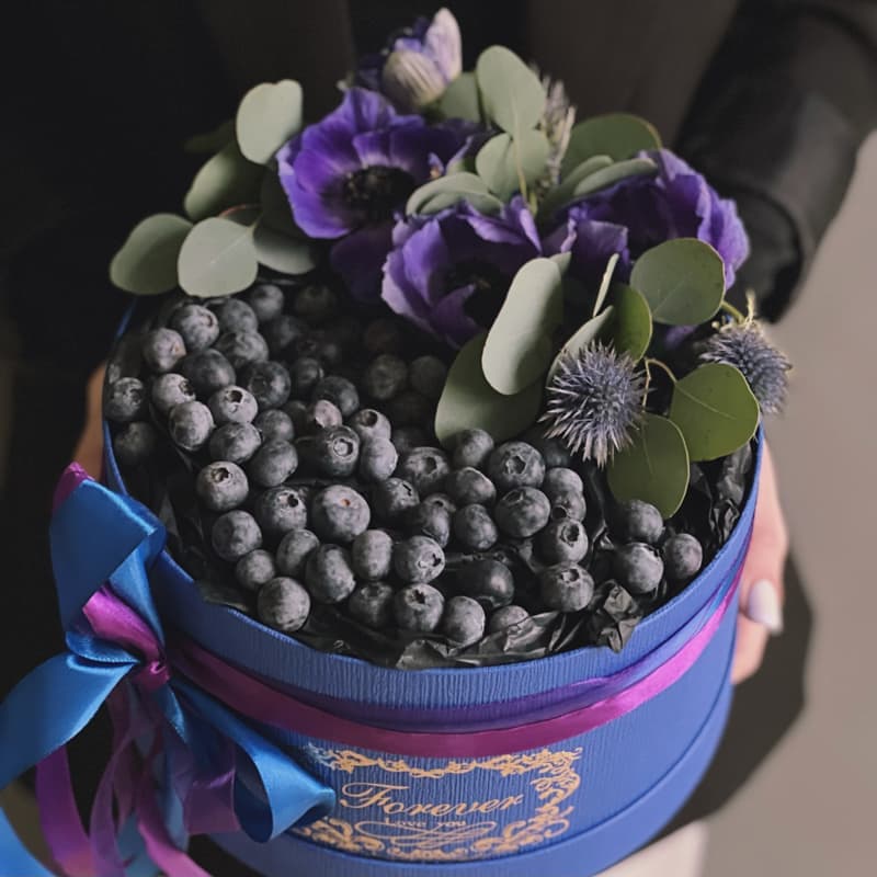 Открыть фото крупно Коробочка с голубикой и цветами "BLUEBERRY BLUE"