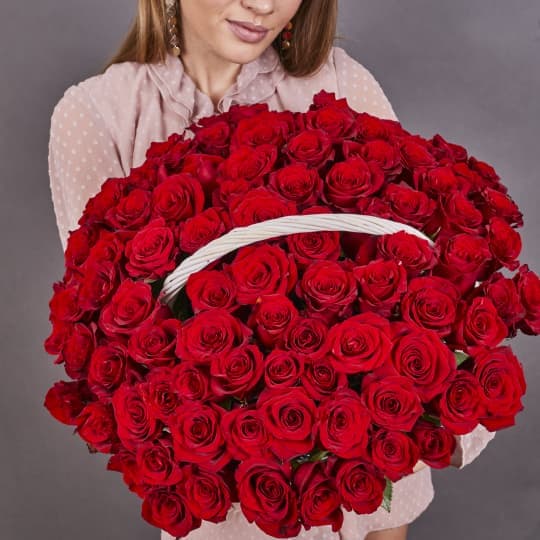 Открыть фото крупно Корзина из 101 красной розы "CLASSIC RED"