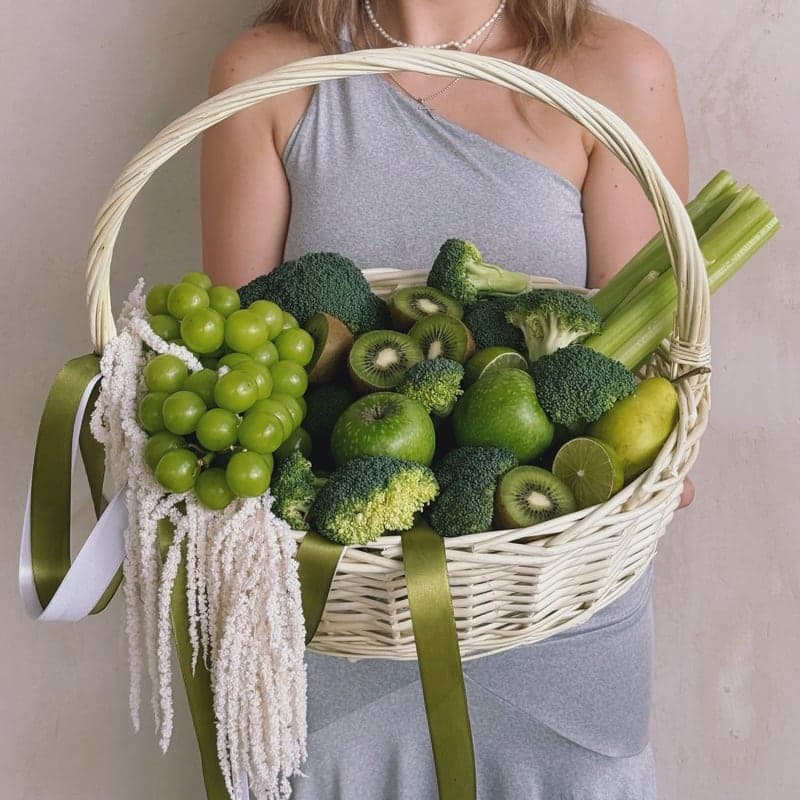 Открыть фото крупно Корзина с фруктами и овощами "GREEN DETOX"