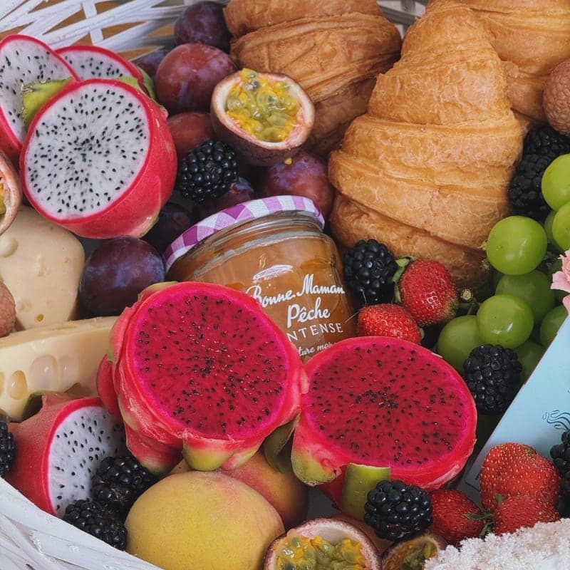 Открыть фото крупно Корзина с фруктами, ягодами, круассанами и сыром "GOURMET PROVENCE" — Фото 5