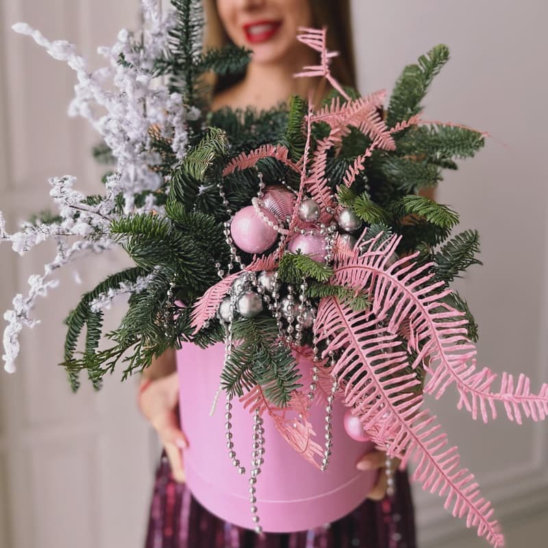 Открыть фото крупно Новогодняя композиция в коробке "PINK SANTA" — Фото 4