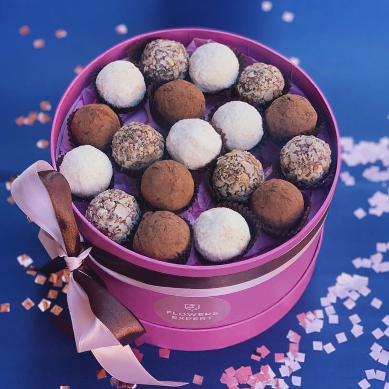 Открыть фото крупно Коробочка с 18 трюфелями "TRUFFLES"