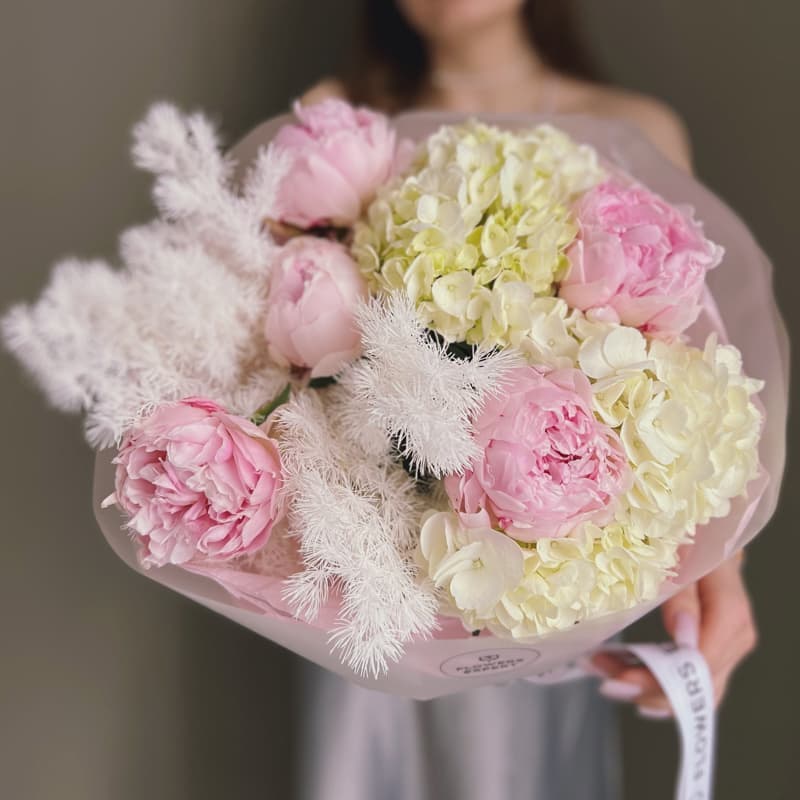 Открыть фото крупно Букет с пионами и гортензией "VANILLA PINK" — Фото 4