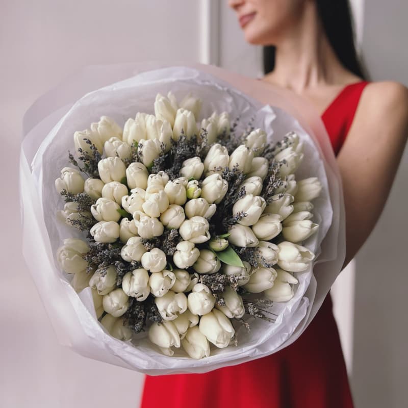 Открыть фото крупно Букет из 71 тюльпана с лавандой "WHITE LAVENDER" — Фото 3
