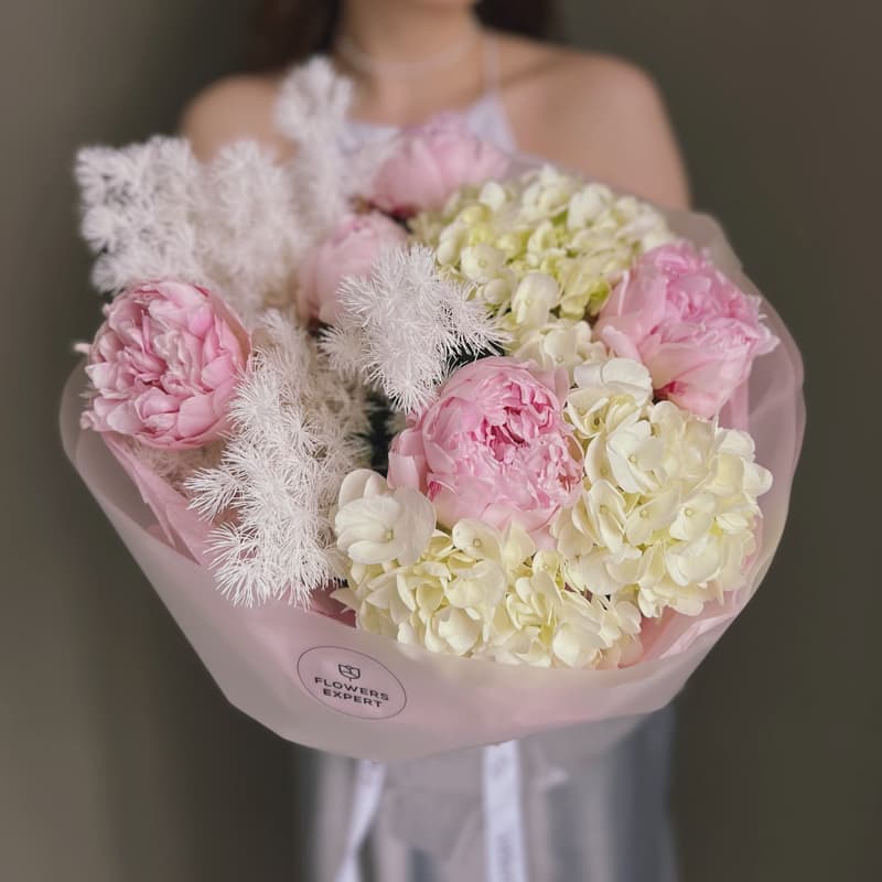 Открыть фото крупно Букет с пионами и гортензией "VANILLA PINK" — Фото 3
