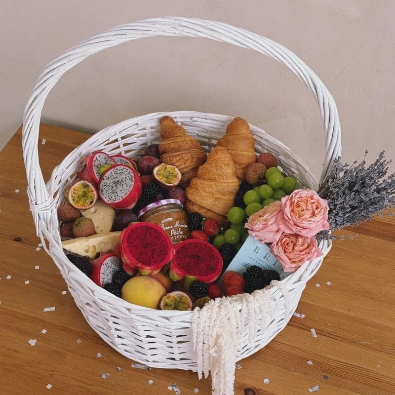 Открыть фото крупно Корзина с фруктами, ягодами, круассанами и сыром "GOURMET PROVENCE" — Фото 6