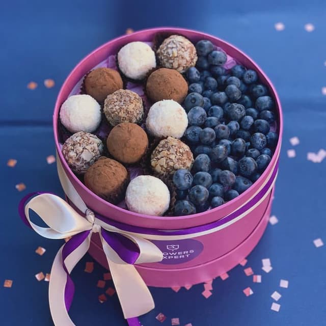 Коробочка с трюфелями и голубикой "TRUFBERRY"
